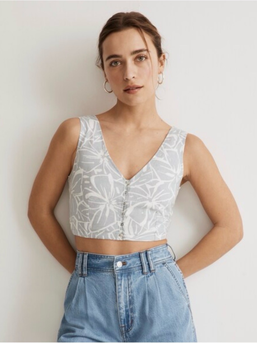 Madewell Light Gray Floral V-Neck Button-Front Crop Top
